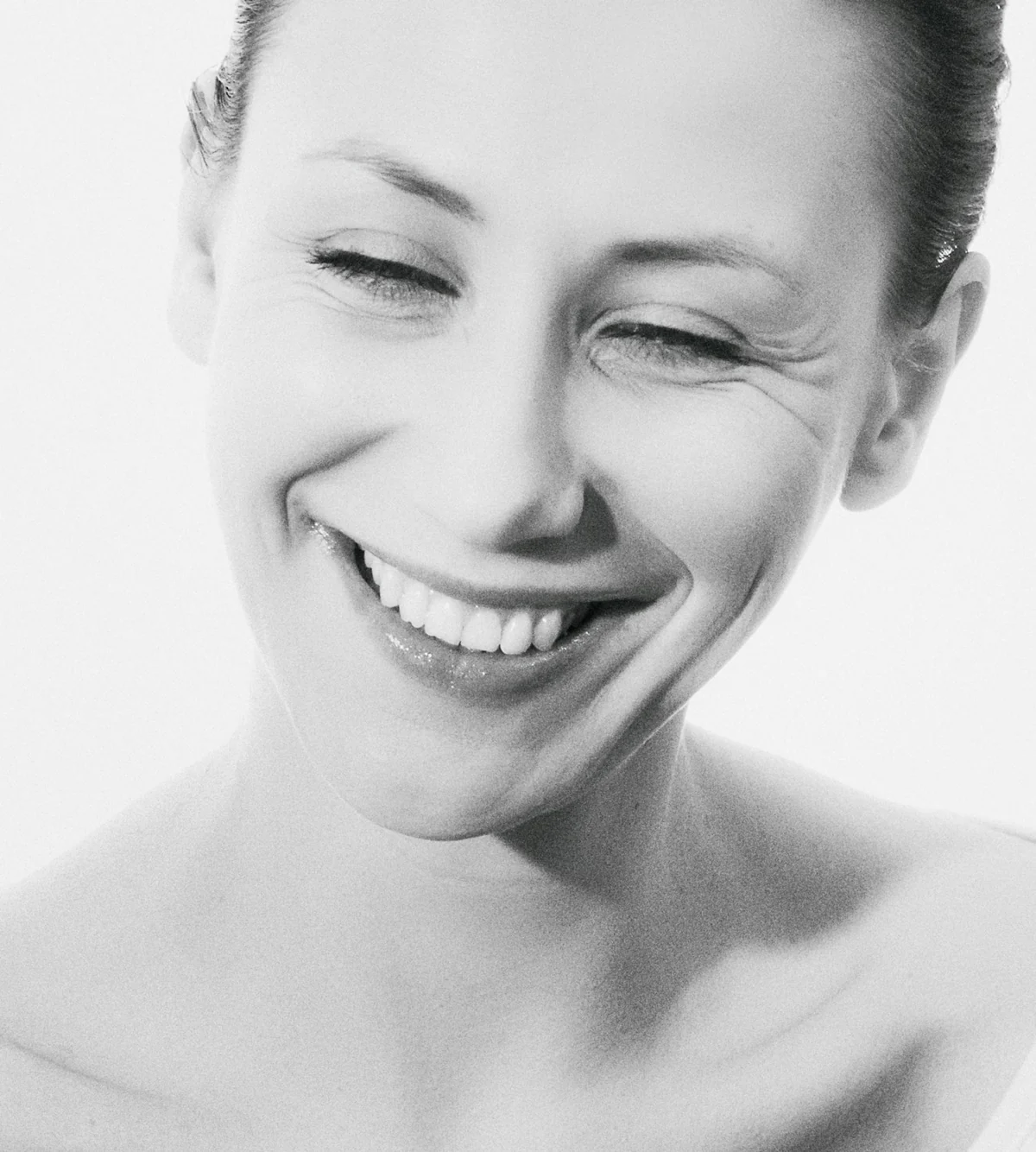 Primo piano di una donna sorridente